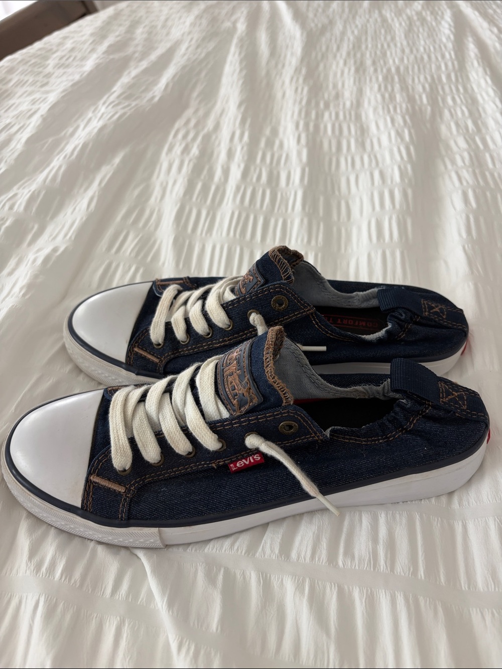 Levi's Women’s SZ 9 Dark Blue Denim Slip-On Sneakers with White Toe Cap - Picture 2 of 9